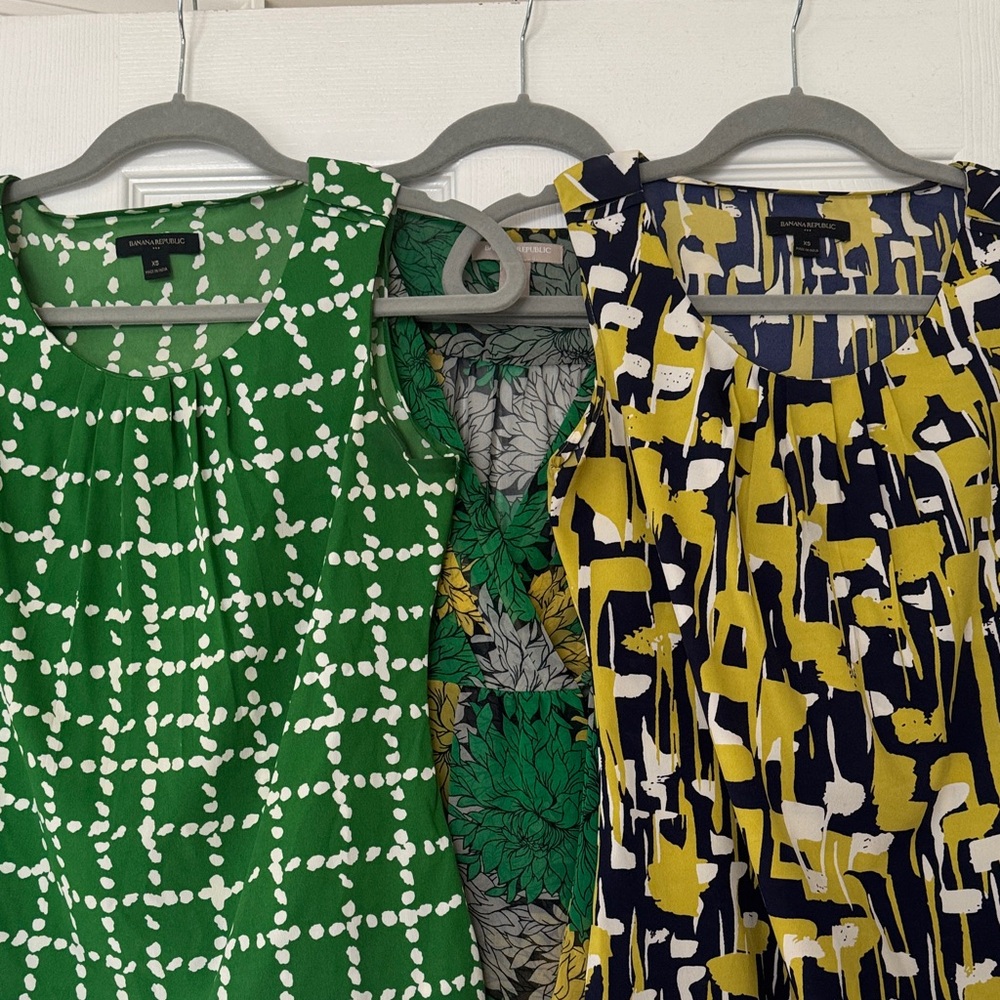 Lot of 3 Banana Republic Patterned Women's sleeveless blouses. S and XS.